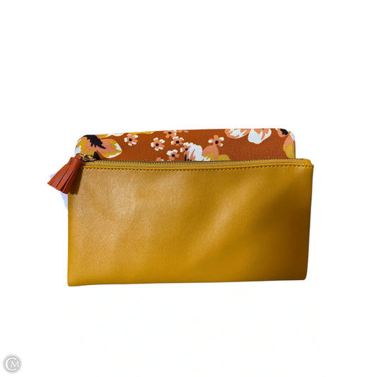 Clutch By Clothes Mentor, Size: Medium