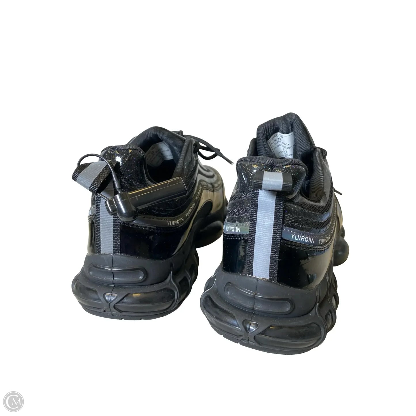 Shoes Sneakers By Clothes Mentor In Black, Size: 8.5