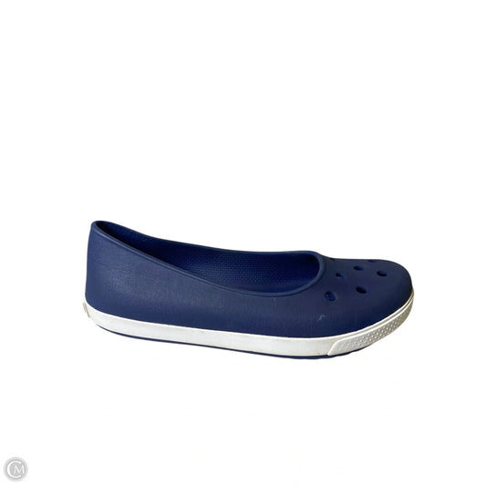 Shoes Flats By Crocs In Navy, Size: 9