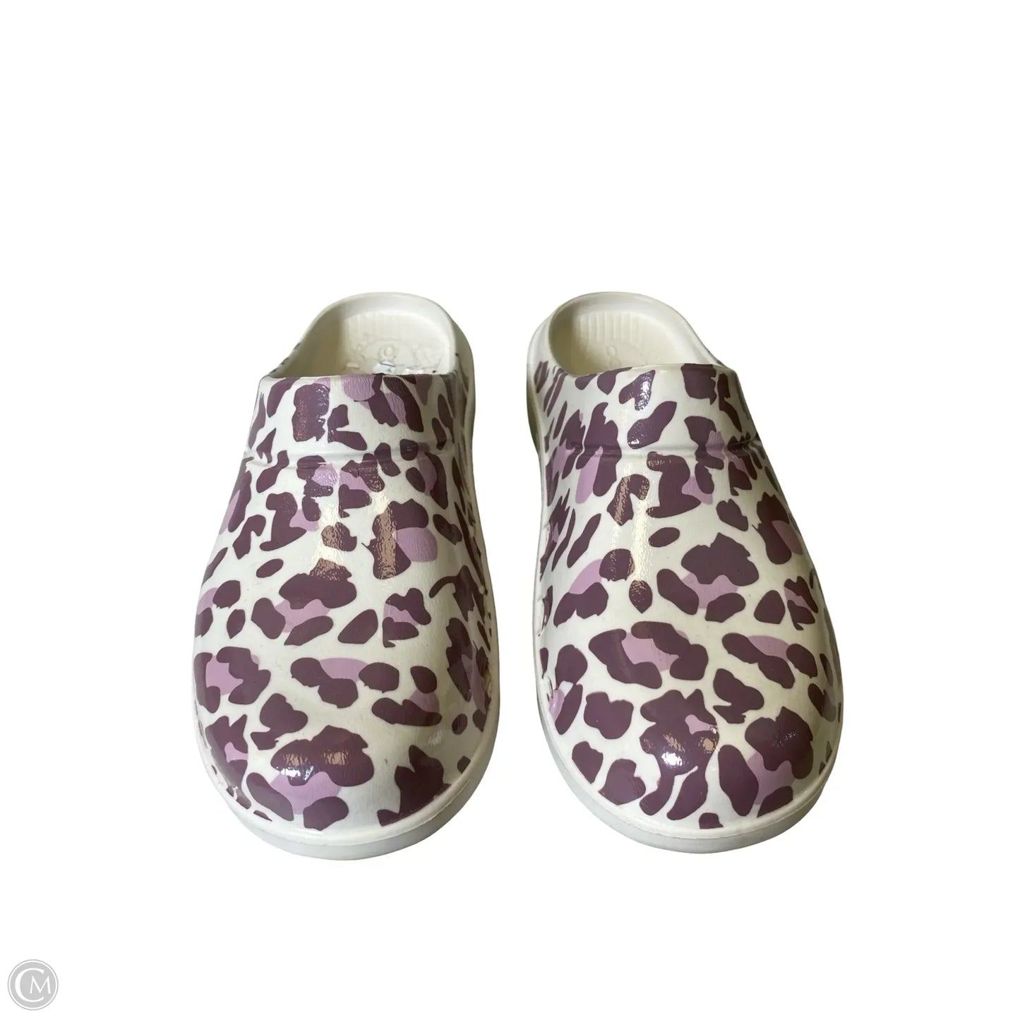 Shoes Flats By Oofos In Animal Print, Size: 7