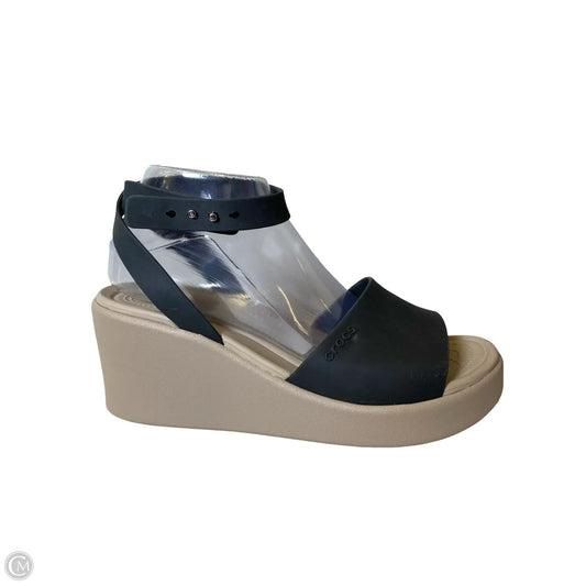 Shoes Heels Wedge By Crocs In Black, Size: 9