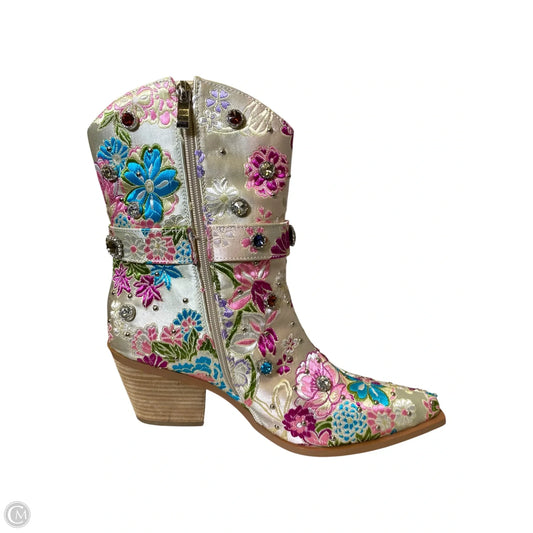 Boots Ankle Flats By Clothes Mentor In Multi-colored, Size: 9