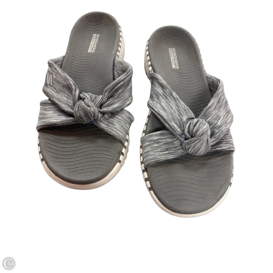 Sandals Flats By Skechers In Grey & White, Size: 7