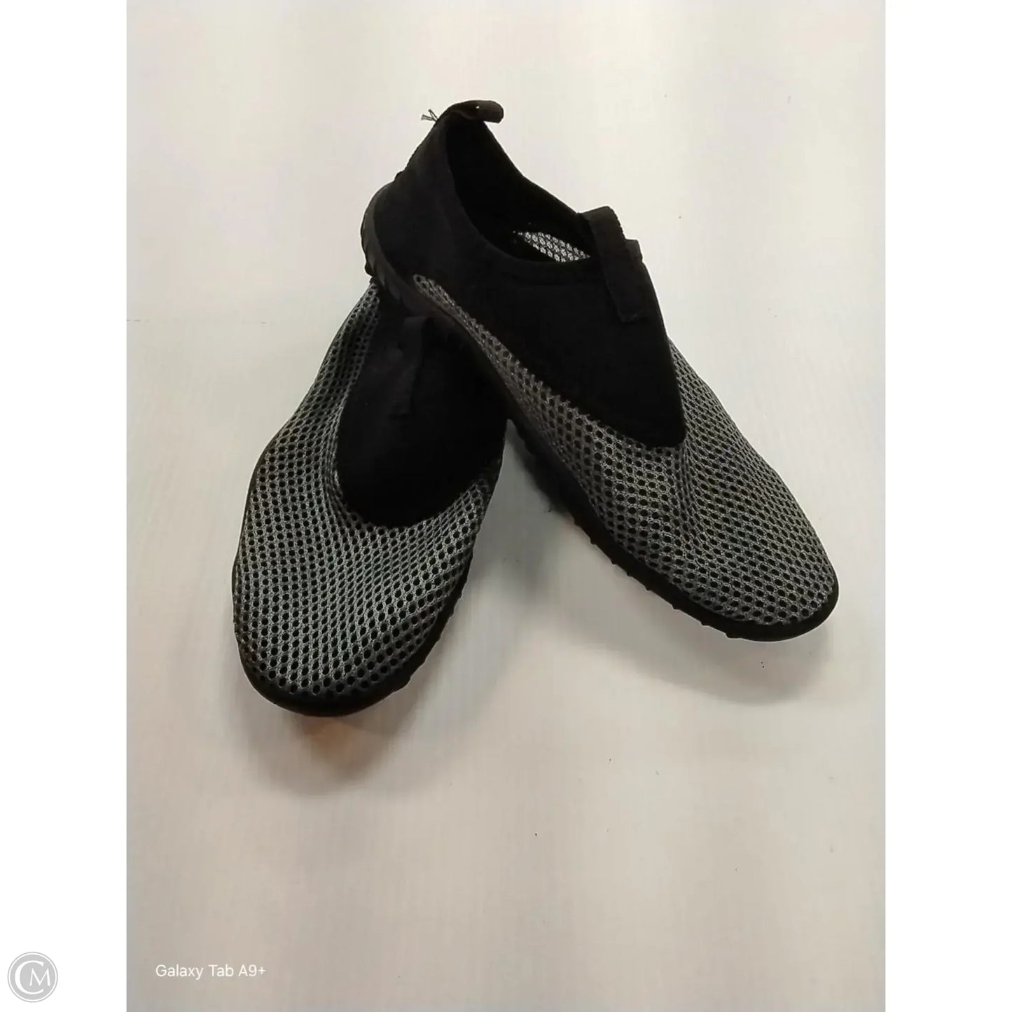 Shoes Athletic By Clothes Mentor In Black, Size: 5