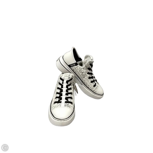 Shoes Sneakers By Skechers In White, Size: 7.5