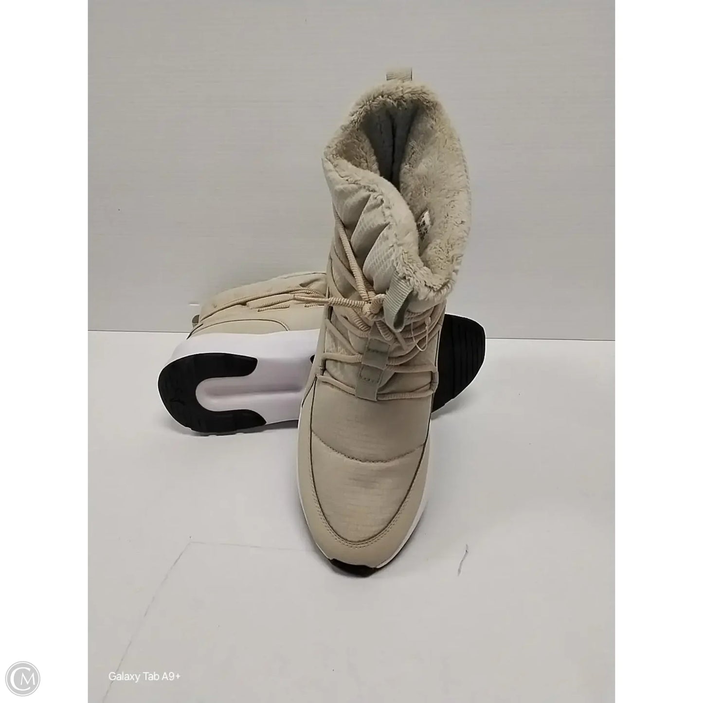 Shoes Sneakers By Puma In Cream, Size: 10