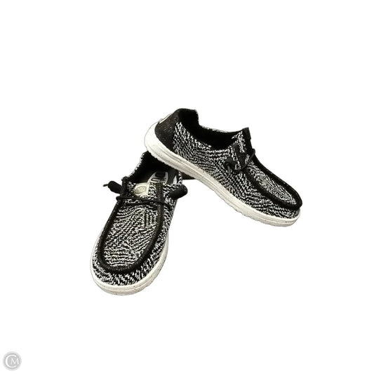Shoes Flats By Hey Dude In Black & White, Size: 5