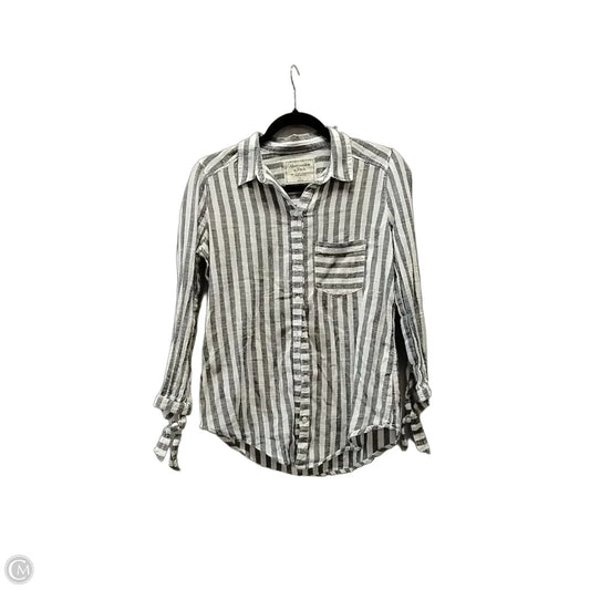 Top Long Sleeve By Abercrombie And Fitch In Striped Pattern, Size: S