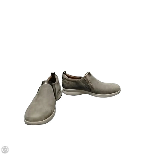 Shoes Flats By Clarks In Grey, Size: 6