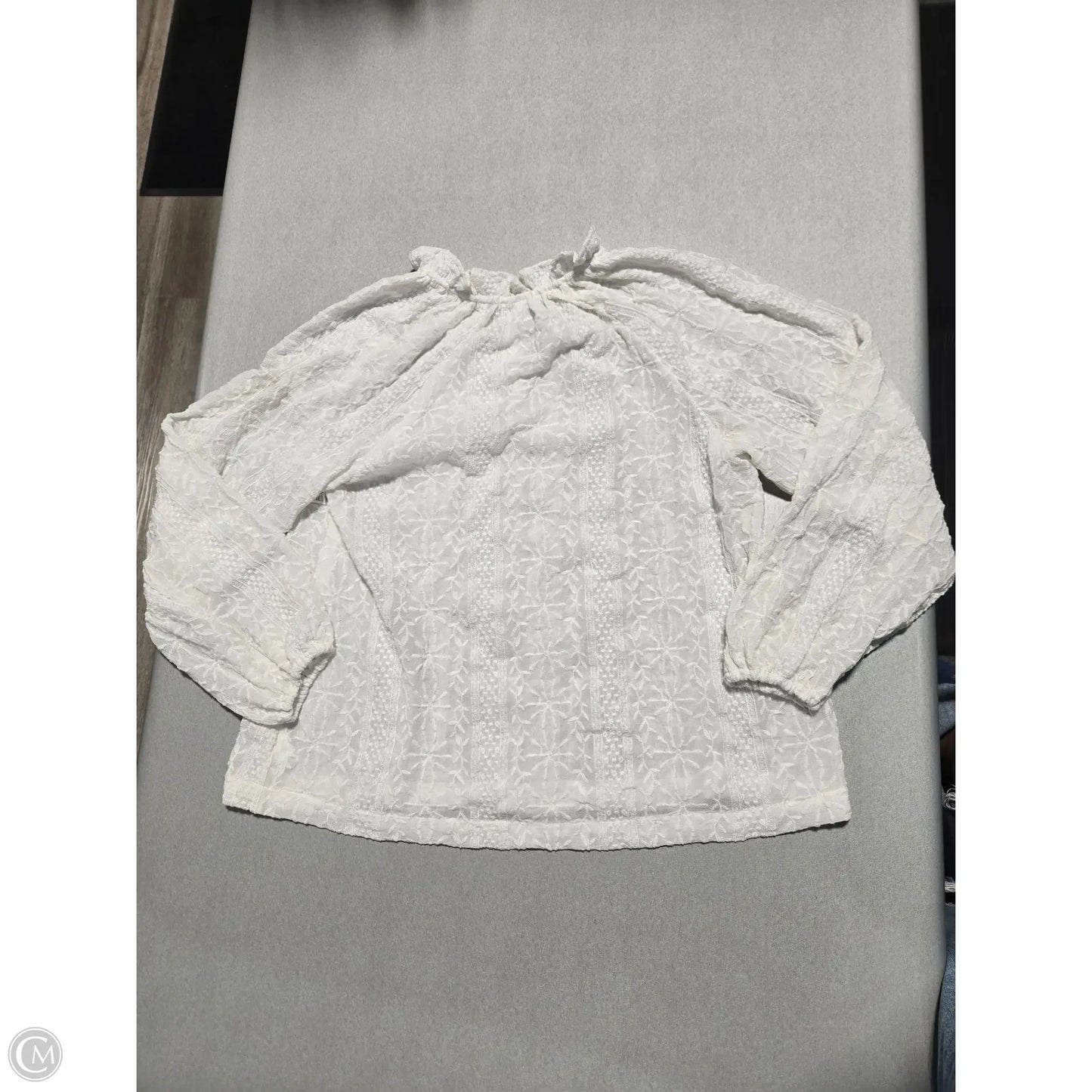 Top Long Sleeve By Old Navy In White, Size: Xs