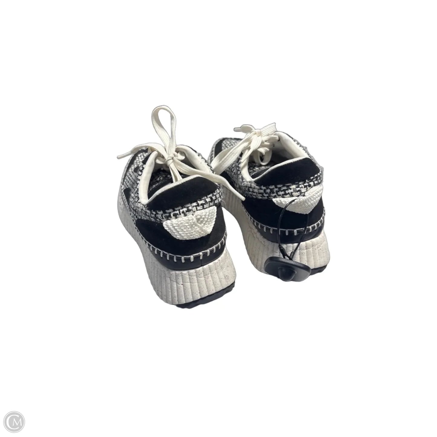 Shoes Sneakers By Universal Thread In Black & White, Size: 9.5