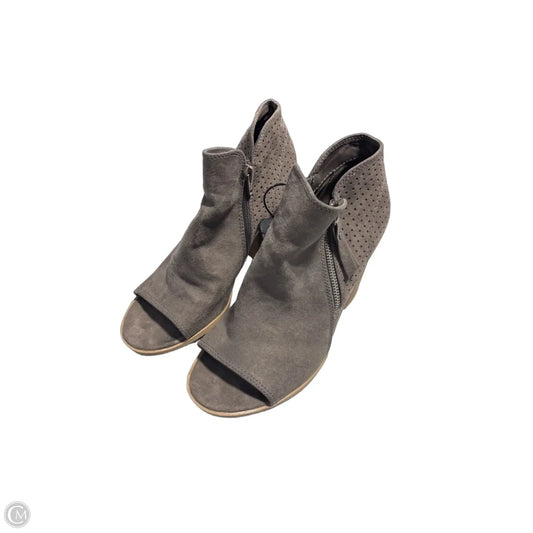 Shoes Heels Block By Universal Thread In Grey, Size: 9