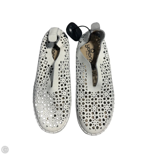 Shoes Flats By Cmc In White, Size: 7.5
