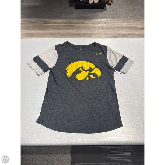 Top Short Sleeve By Nike In Grey, Size: M
