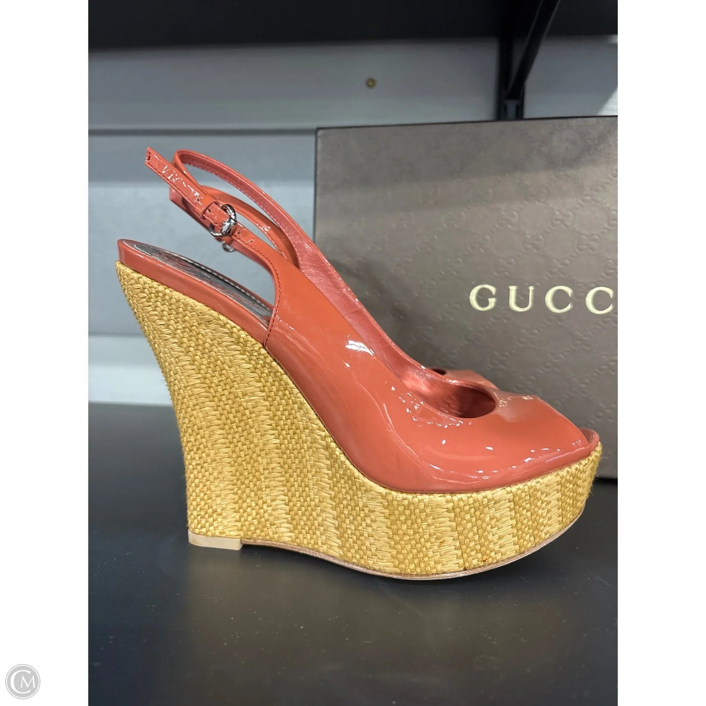 Shoes Luxury Designer By Gucci In Coral, Size: 8