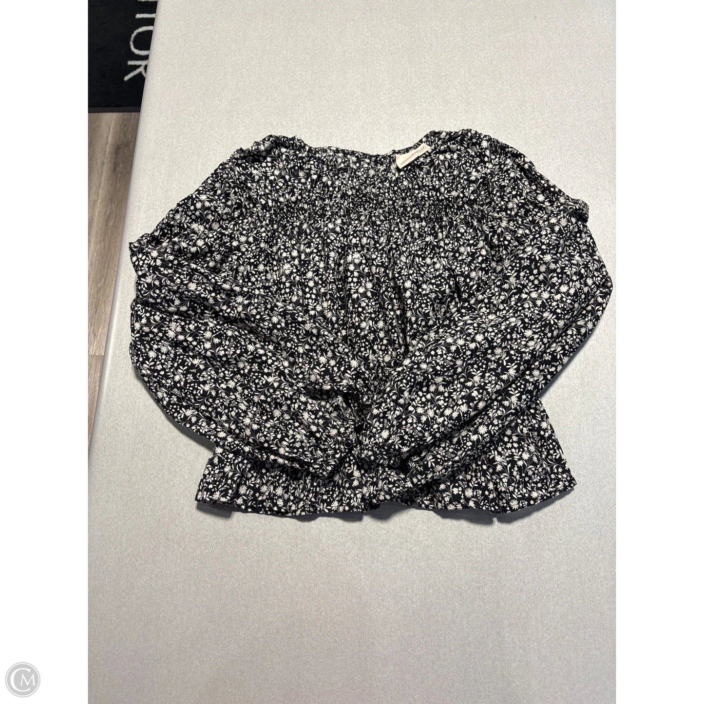 Blouse Long Sleeve By Universal Thread In Floral Print, Size: M