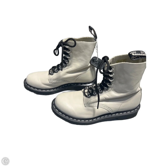 Boots Ankle Flats By Dr Martens In White, Size: 7