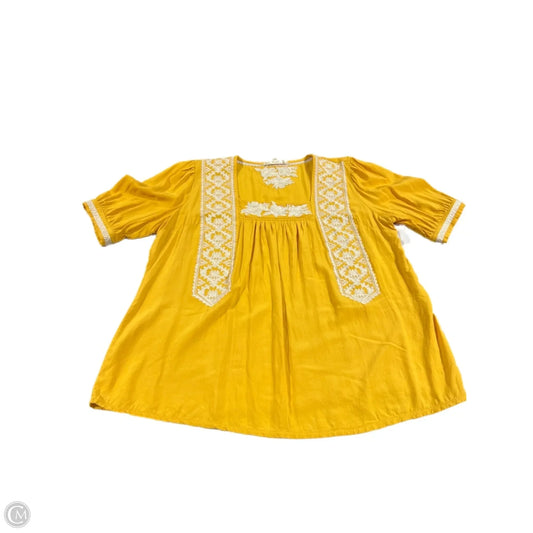 Top Short Sleeve By Solitaire In Yellow, Size: M