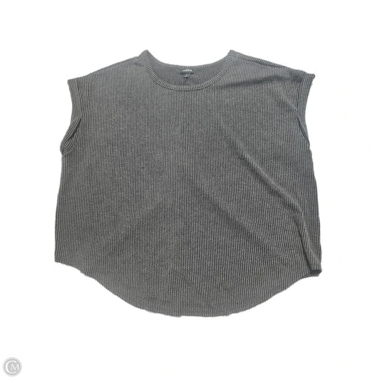 Top Short Sleeve By Torrid In Grey, Size: 1x