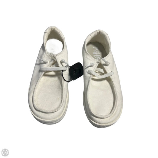 Shoes Flats By Mad Love In White, Size: 6