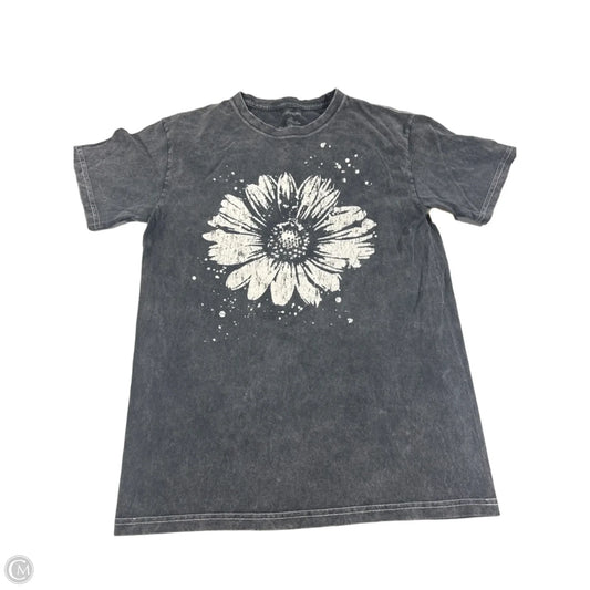Top Short Sleeve By Maurices In Grey, Size: S