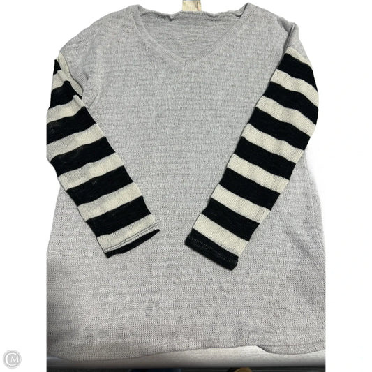 Sweater By Bibi In Grey, Size: S