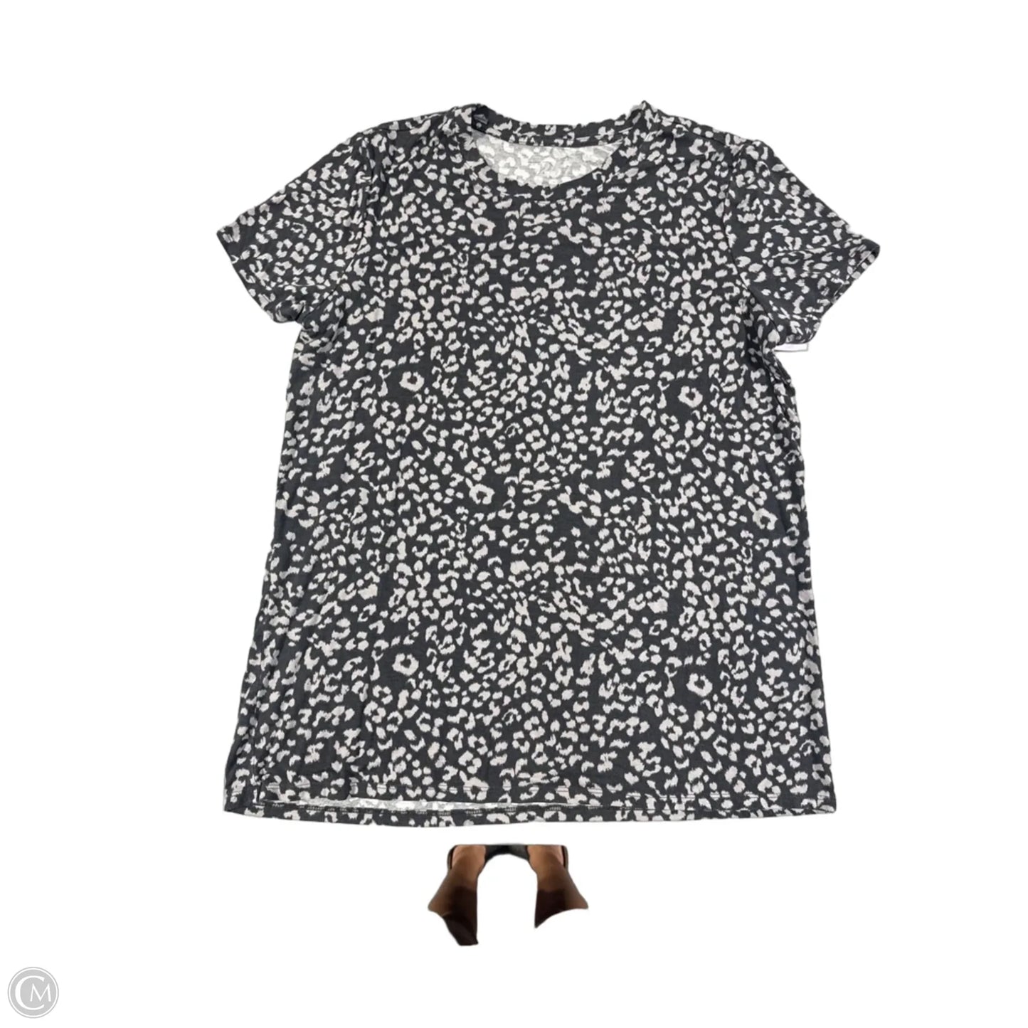 Top Short Sleeve By Maurices In Grey, Size: L
