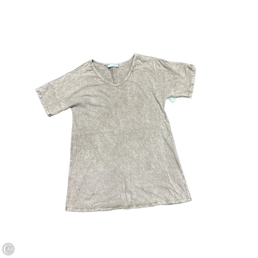 Top Short Sleeve By Cmc In Grey, Size: L
