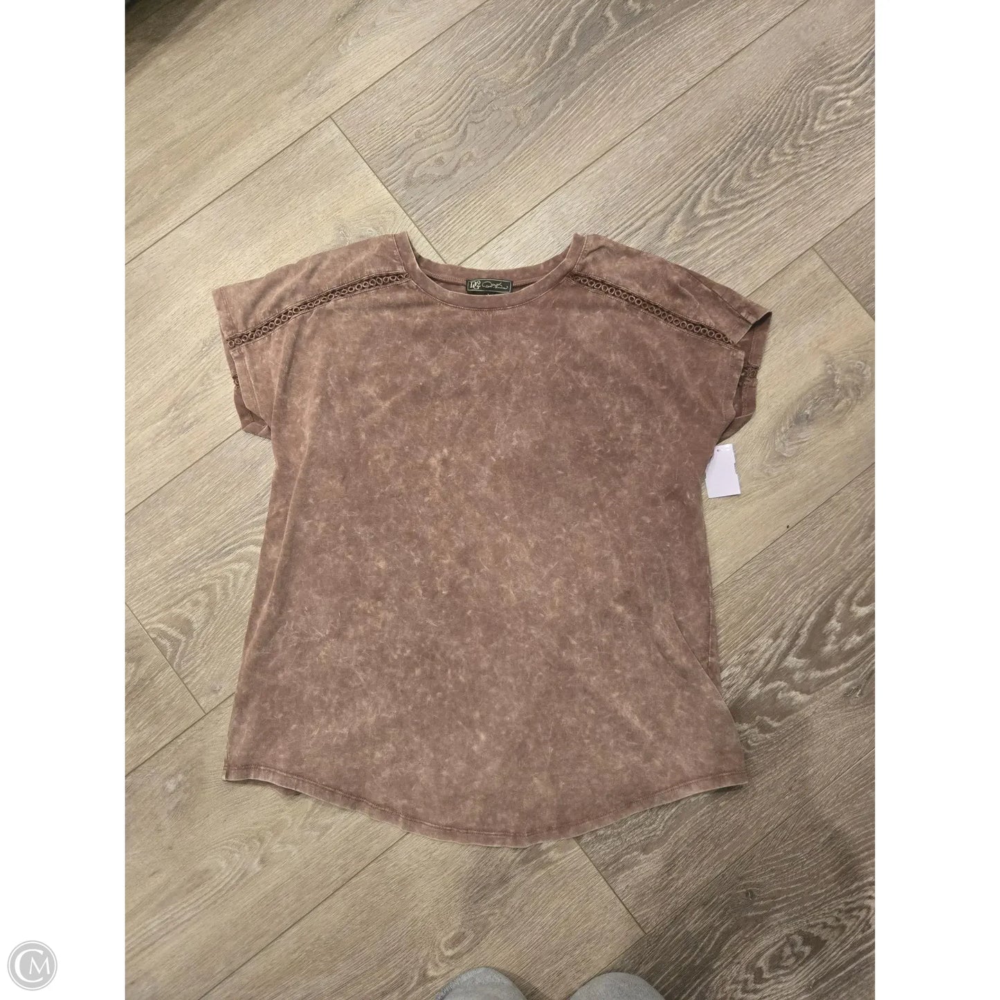 Top Short Sleeve By Dg2 In Brown, Size: L