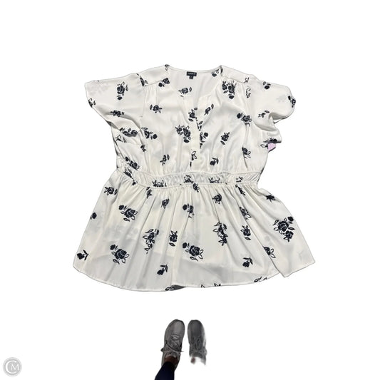 Top Short Sleeve By Torrid In White, Size: 3x