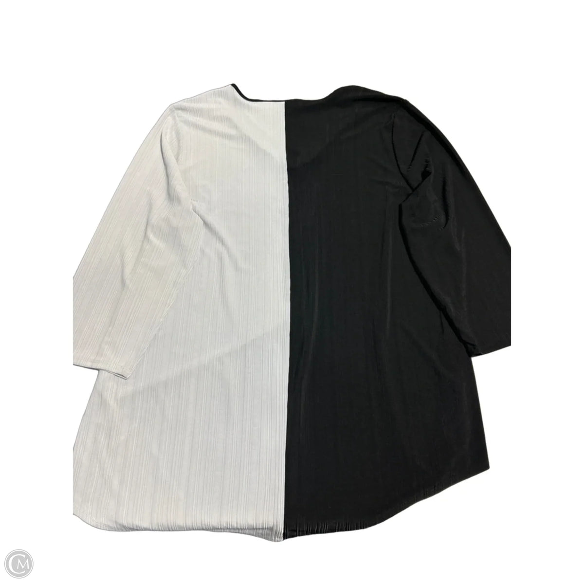 Top 3/4 Sleeve By Chicos In Black & White, Size: 3x