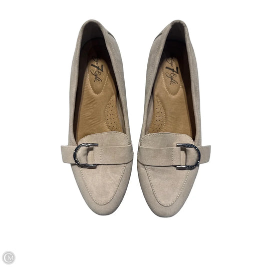 Shoes Flats By Cmc In Beige, Size: 9