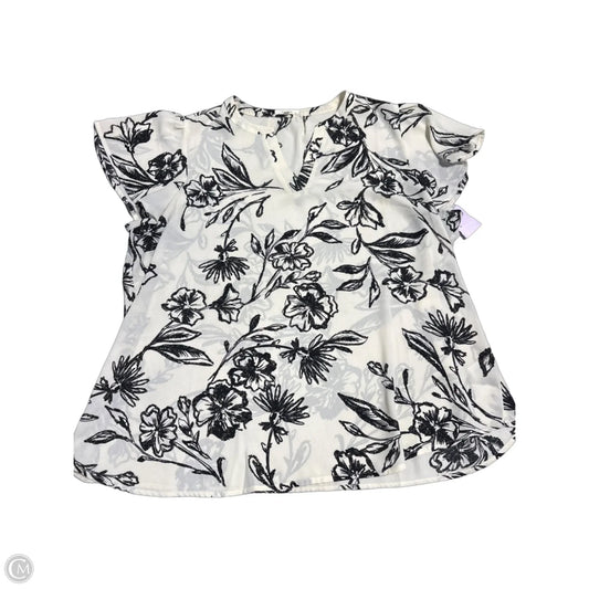 Top Short Sleeve By Maurices In White, Size: 1x