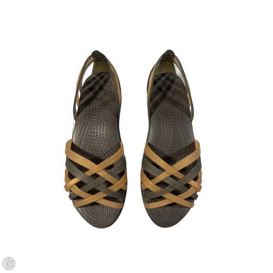 Sandals Flats By Crocs In Brown, Size: 6