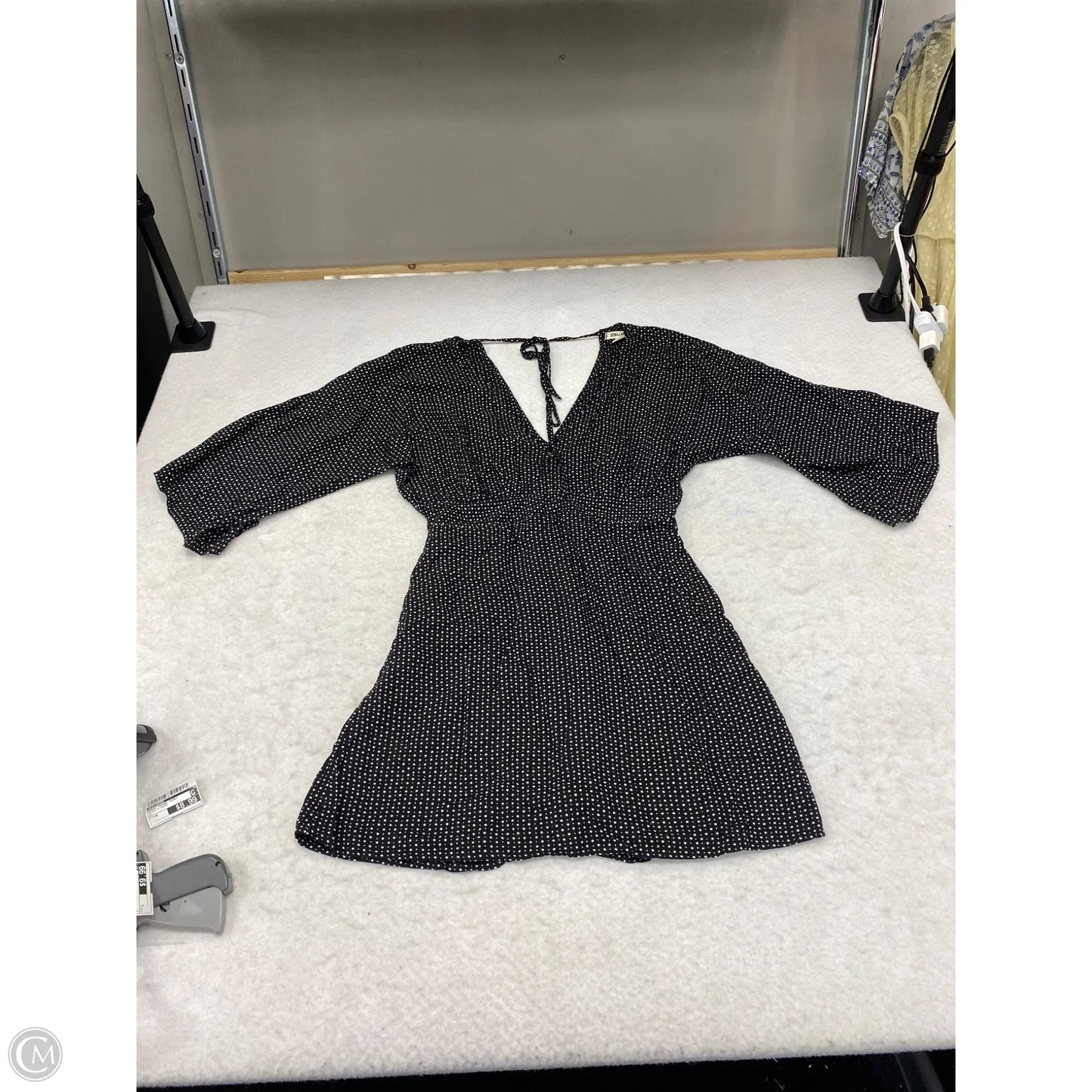 Dress Casual Short By Billabong In Black & Cream, Size: M