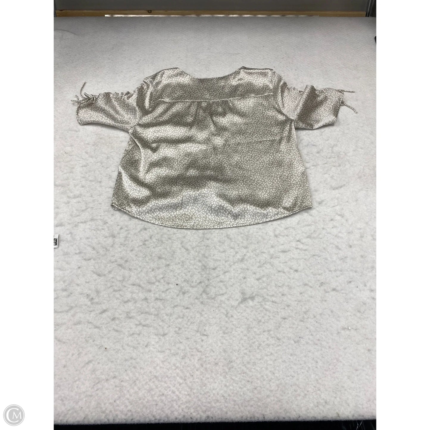 Blouse Short Sleeve By Abercrombie And Fitch In Grey & White, Size: S