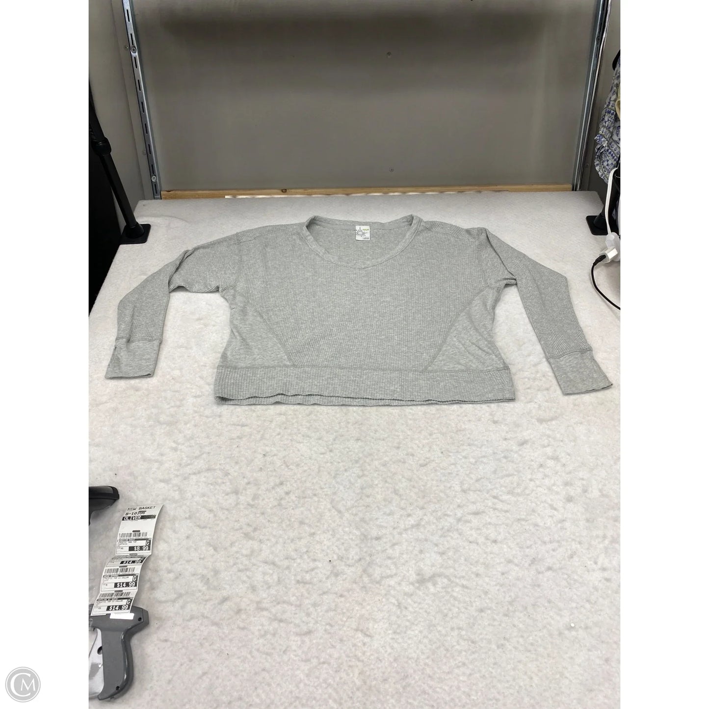 Athletic Top Long Sleeve Collar By Offline In Grey, Size: Xs