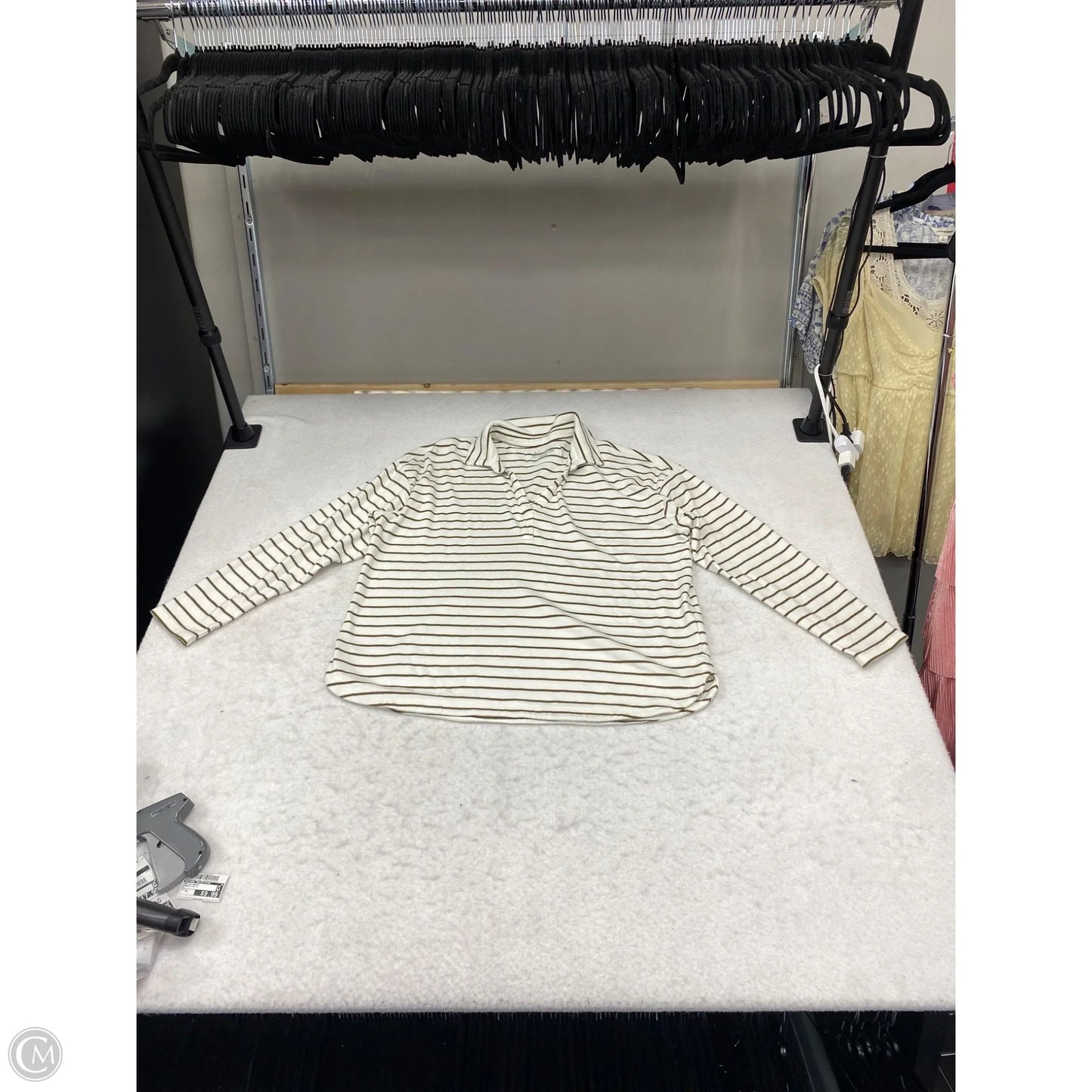 Top Long Sleeve Basic By Natural Reflections In Green & White, Size: Xl