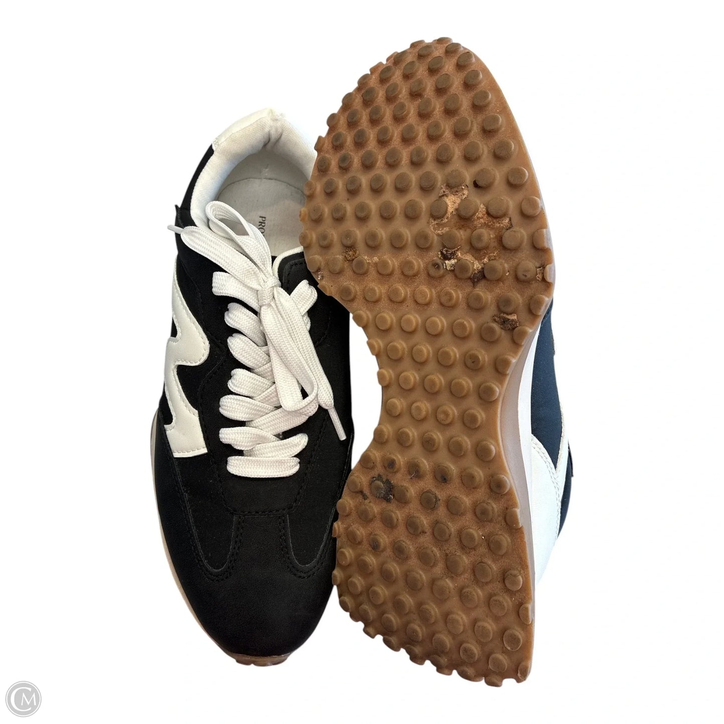 Shoes Sneakers By Clothes Mentor In Black & White, Size: 8
