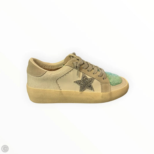 Shoes Sneakers By Crown Vintage In Grey, Size: 7.5