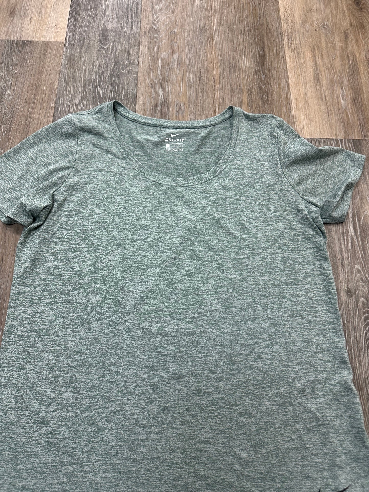 Green Athletic Top Short Sleeve Nike, Size L