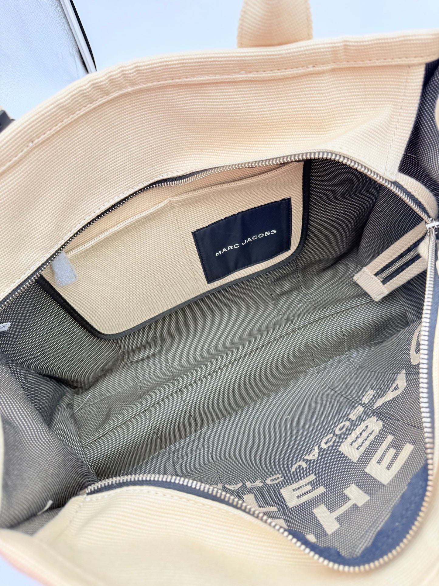 Tote Luxury Designer By Marc Jacobs, Size: Large