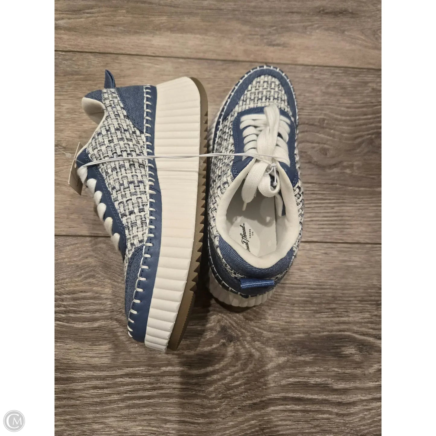 Shoes Sneakers By Universal Thread In Blue, Size: 6