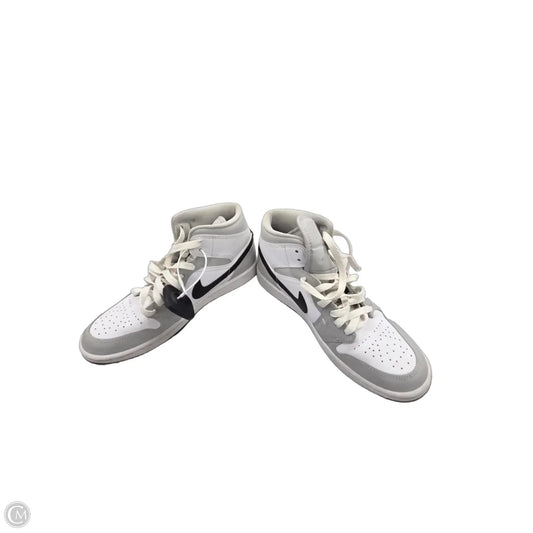 Shoes Sneakers By Nike In Grey & White, Size: 8