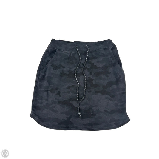 Skirt Mini & Short By Sundry In Camouflage Print, Size: Xs