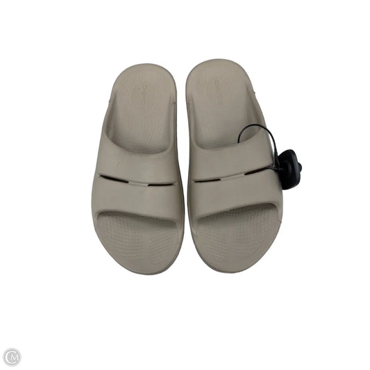 Sandals Flats By Oofos In Beige, Size: 7