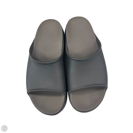 Sandals Flats By Dansko In Grey, Size: 10