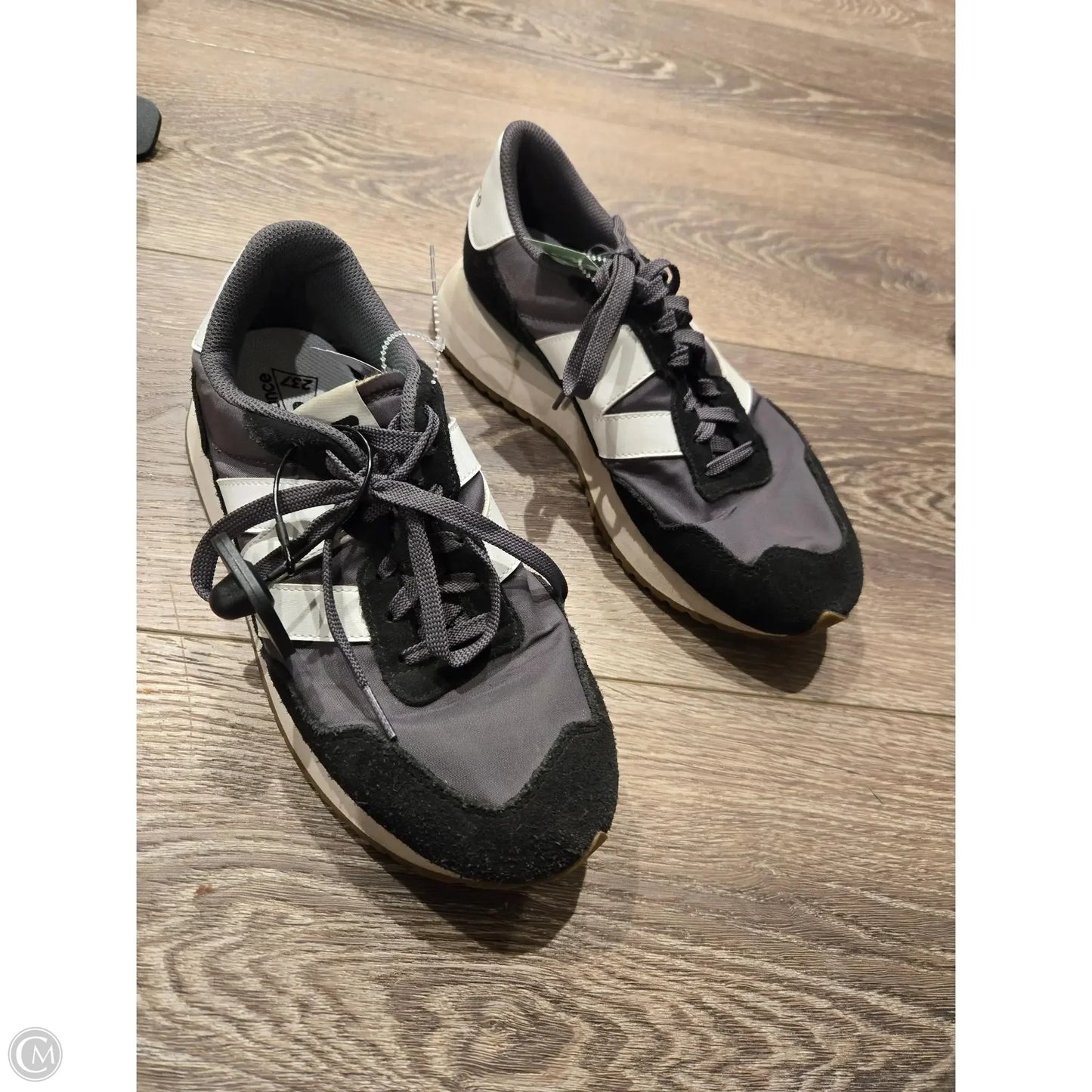 Shoes Sneakers By New Balance In Grey, Size: 10