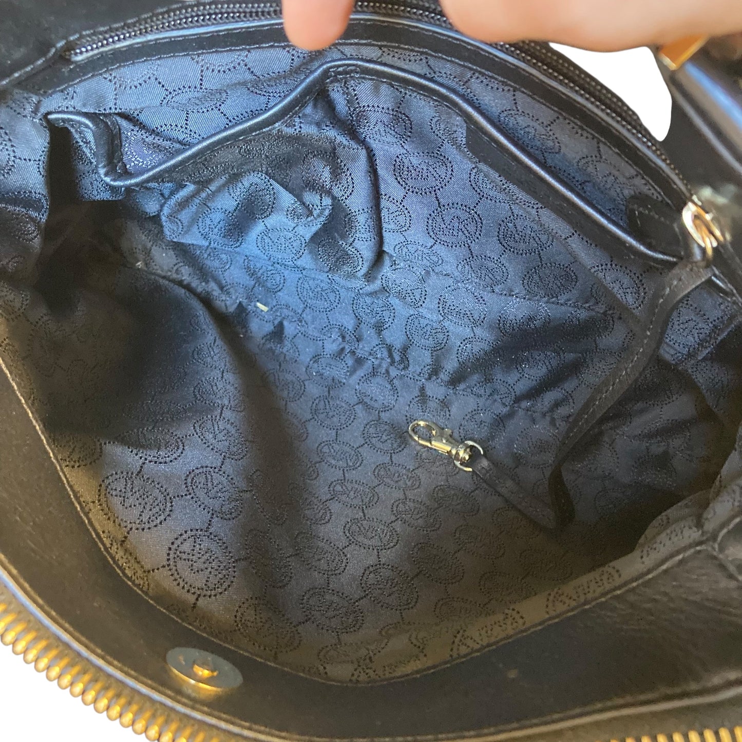 Handbag Designer By Michael Kors In Black, Size:Medium