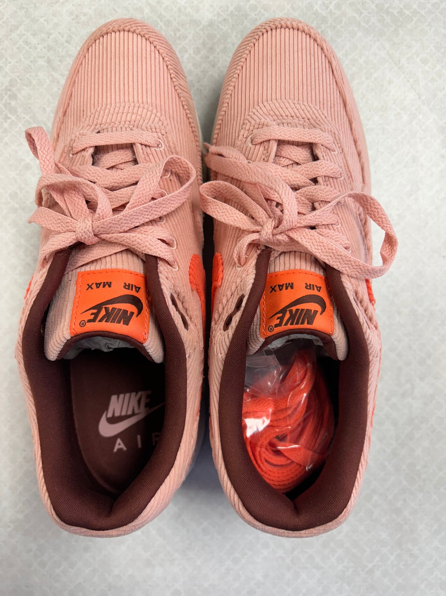 Shoes Sneakers By Nike In Coral, Size:8.5